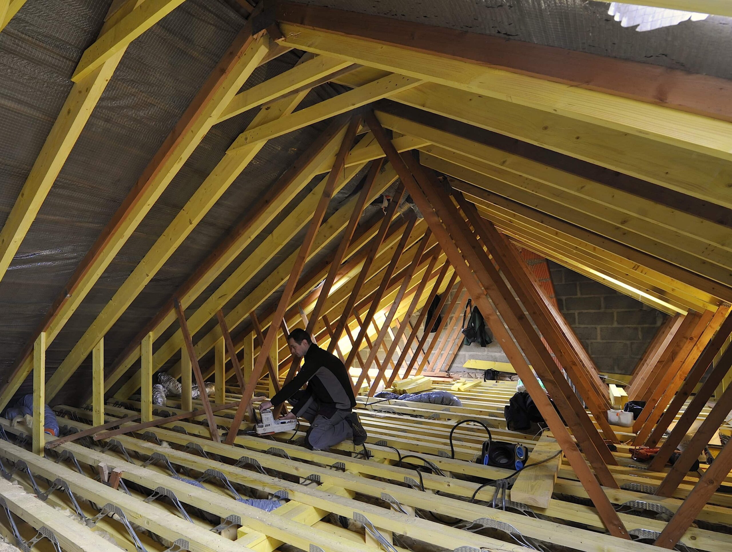 spécialistes en réhaussement de combles et rénovation de charpente à paris 11ème, nous transformons vos espaces et renforçons votre toiture avec savoir-faire et qualité.