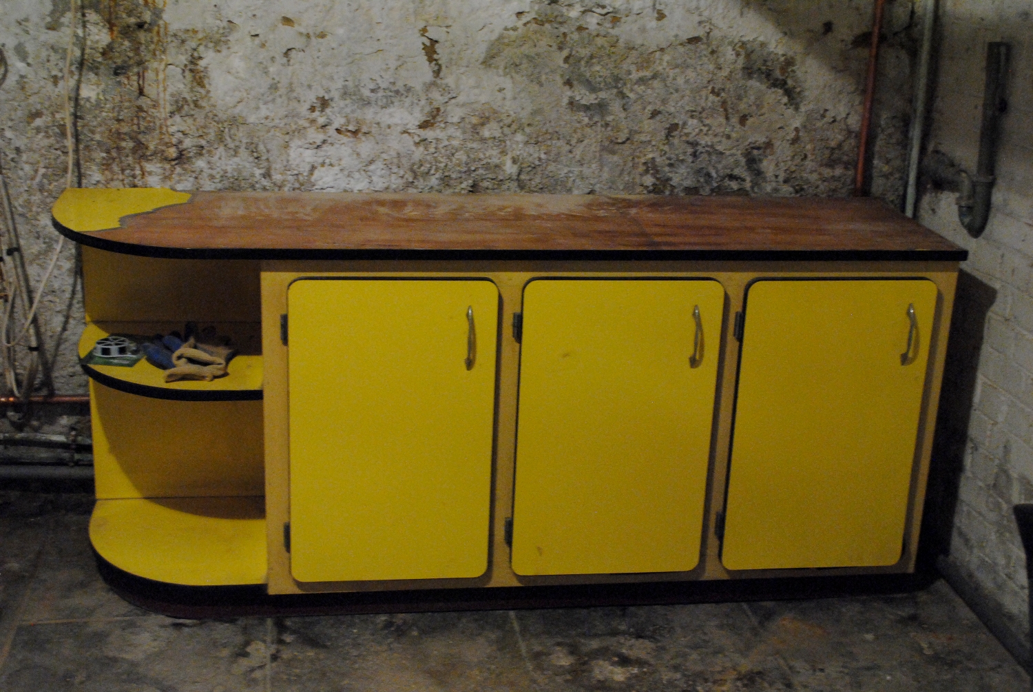 découvrez des astuces pratiques pour relooker votre cuisine en formica et lui donner un nouveau souffle sans gros travaux.