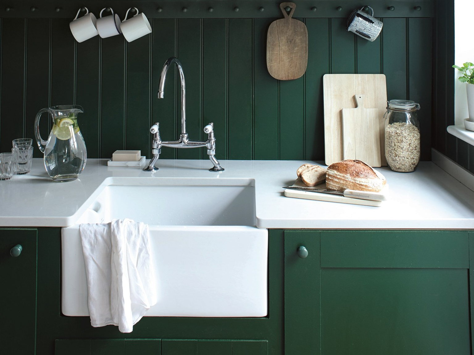 découvrez comment relooker votre meuble de cuisine avec des idées tendance pour transformer votre espace facilement et à petit prix.