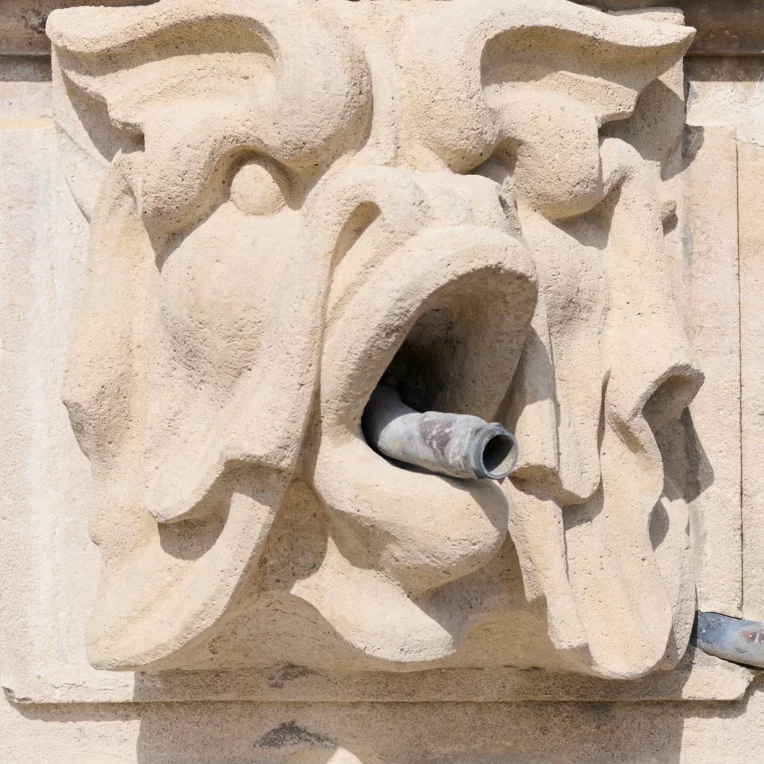 découvrez le projet ambitieux de rénovation de la sainte-chapelle prévu pour 2025, alliant préservation historique et modernité.