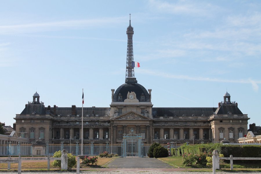 découvrez la rénovation ambitieuse de l'école militaire de paris, un projet majeur attendu pour 2025, visant à moderniser ses infrastructures et renforcer son excellence académique.