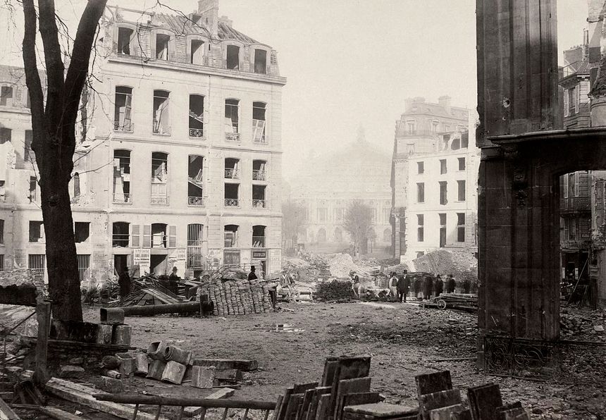 découvrez l'évolution de la rénovation architecturale de paris durant le second empire, une période marquée par de grands bouleversements urbains et un renouveau esthétique exceptionnel.