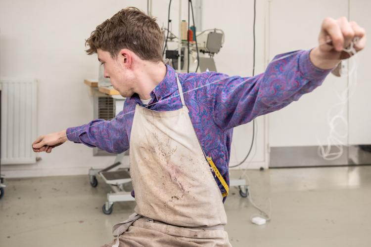 découvrez une rénovation d'exception dans le 11e arrondissement de paris réalisée par les compagnons du devoir, alliant savoir-faire traditionnel et expertise moderne pour sublimer votre intérieur.