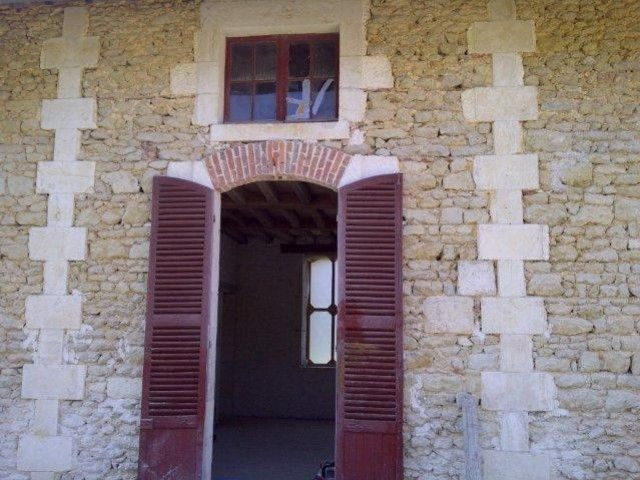 expert en rénovation électrique pour maisons anciennes, assurant sécurité, conformité et modernisation de votre installation électrique tout en respectant le charme et l'authenticité de votre habitat.