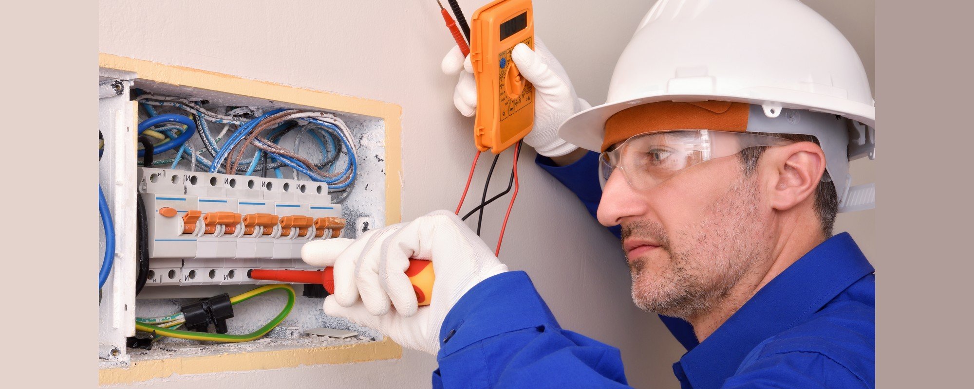 découvrez nos services professionnels de rénovation électrique pour assurer la sécurité et la modernisation de votre installation électrique.