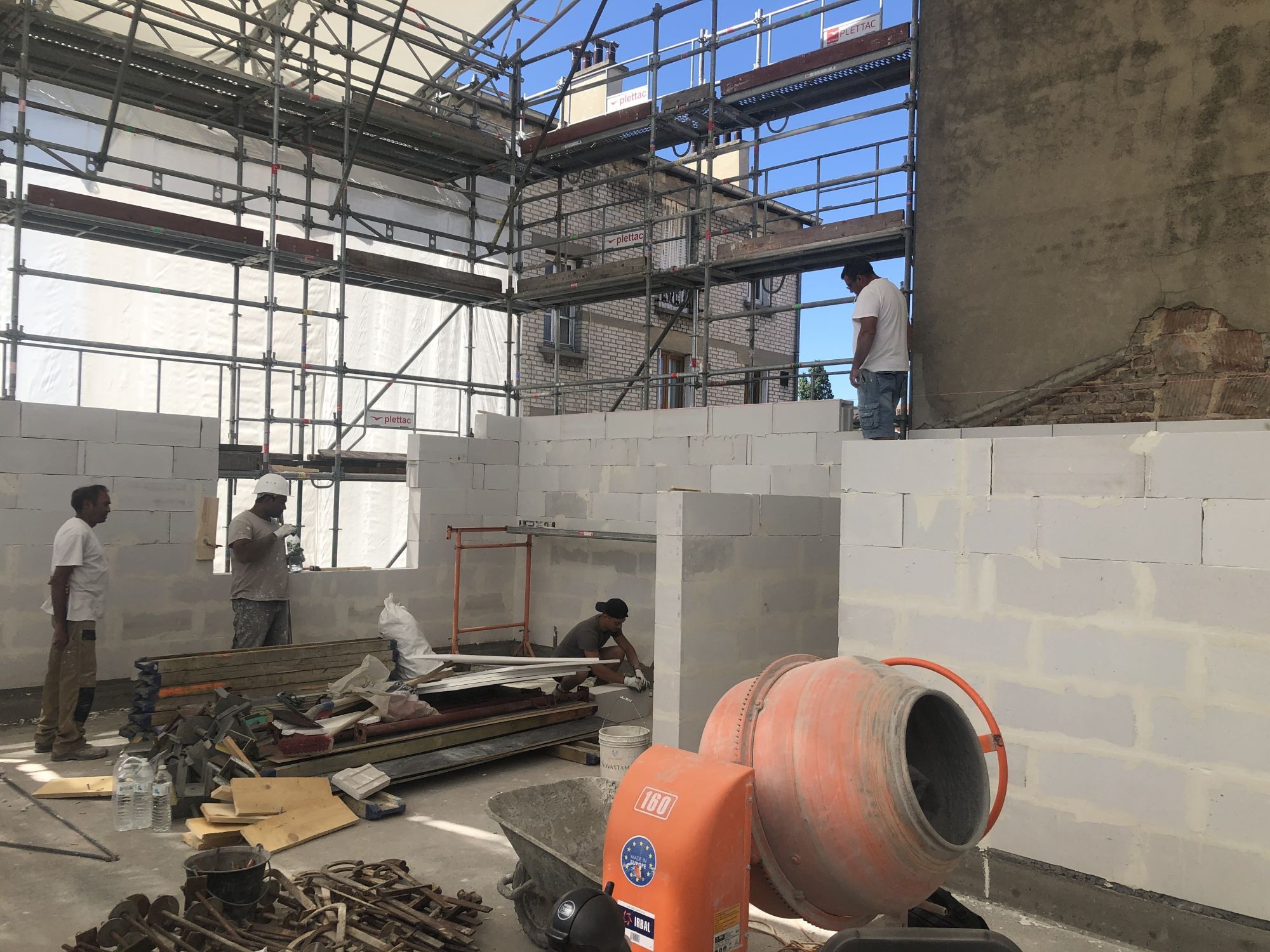 expert en rénovation d'entreprise à paris, nous transformons vos espaces professionnels avec qualité et efficacité. contactez-nous pour un devis personnalisé.