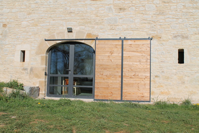 découvrez nos conseils et idées pour transformer votre grange en une maison moderne et confortable grâce à une rénovation réussie.