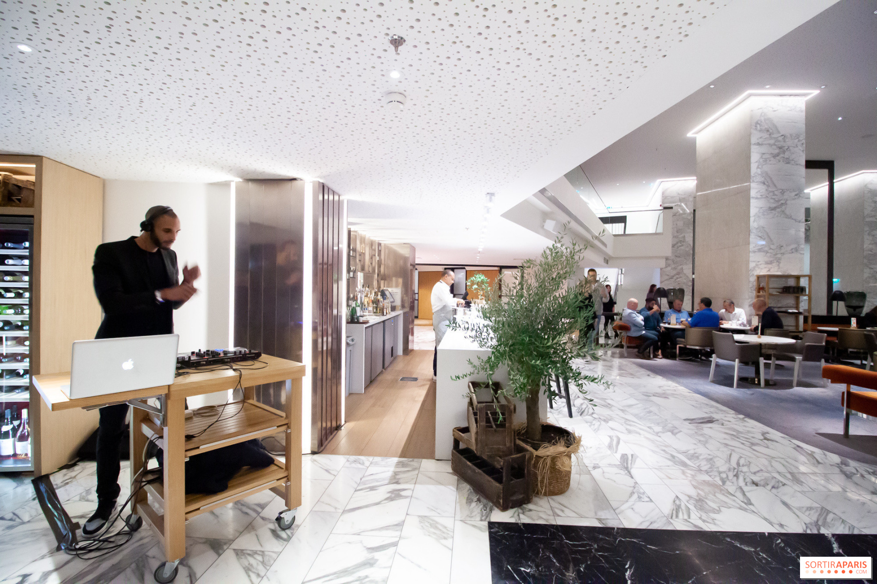 découvrez la rénovation du hyatt regency paris prévue pour 2025, alliant modernité et élégance pour une expérience d'hébergement exceptionnelle.