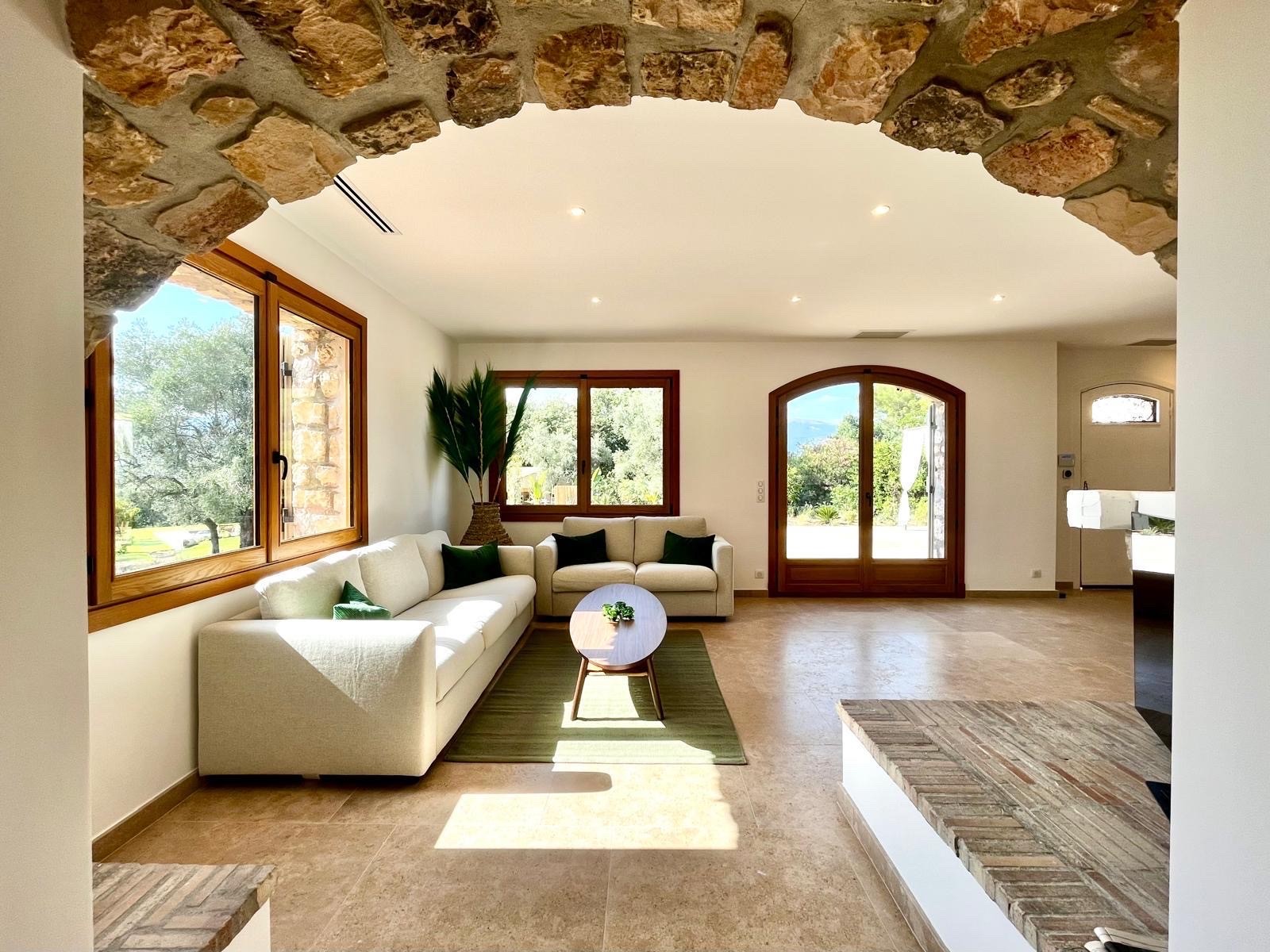 découvrez nos solutions de rénovation intérieure pour transformer votre maison en un espace moderne, confortable et chaleureux.