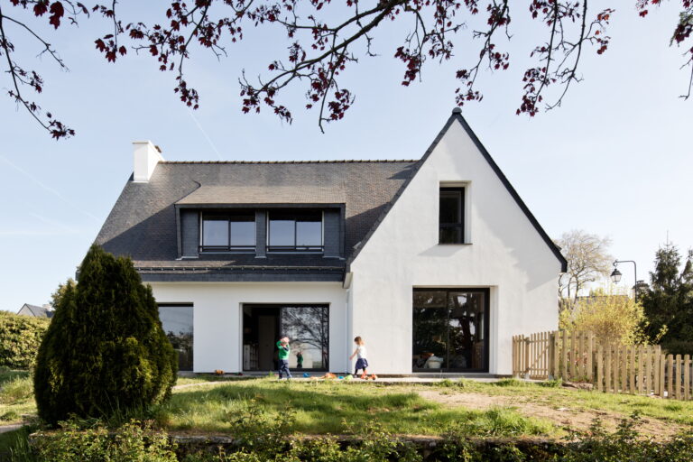 découvrez comment bien choisir les corps de métier essentiels pour réussir la rénovation de votre maison, avec des conseils pratiques et des astuces pour chaque étape.