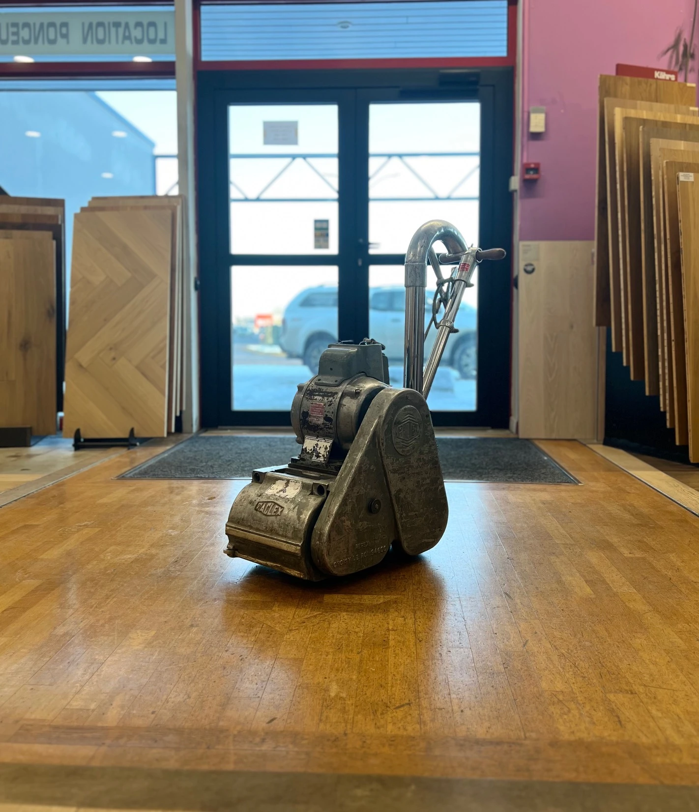 expert en rénovation de parquet en normandie : redonnez vie à vos sols avec des prestations de qualité, adaptées à tous types de bois et styles.