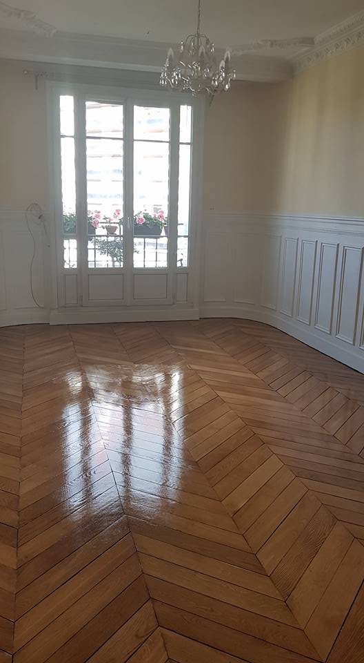 expert en rénovation de parquet à paris 01, nous redonnons vie à vos sols avec des techniques professionnelles pour un résultat durable et esthétique.
