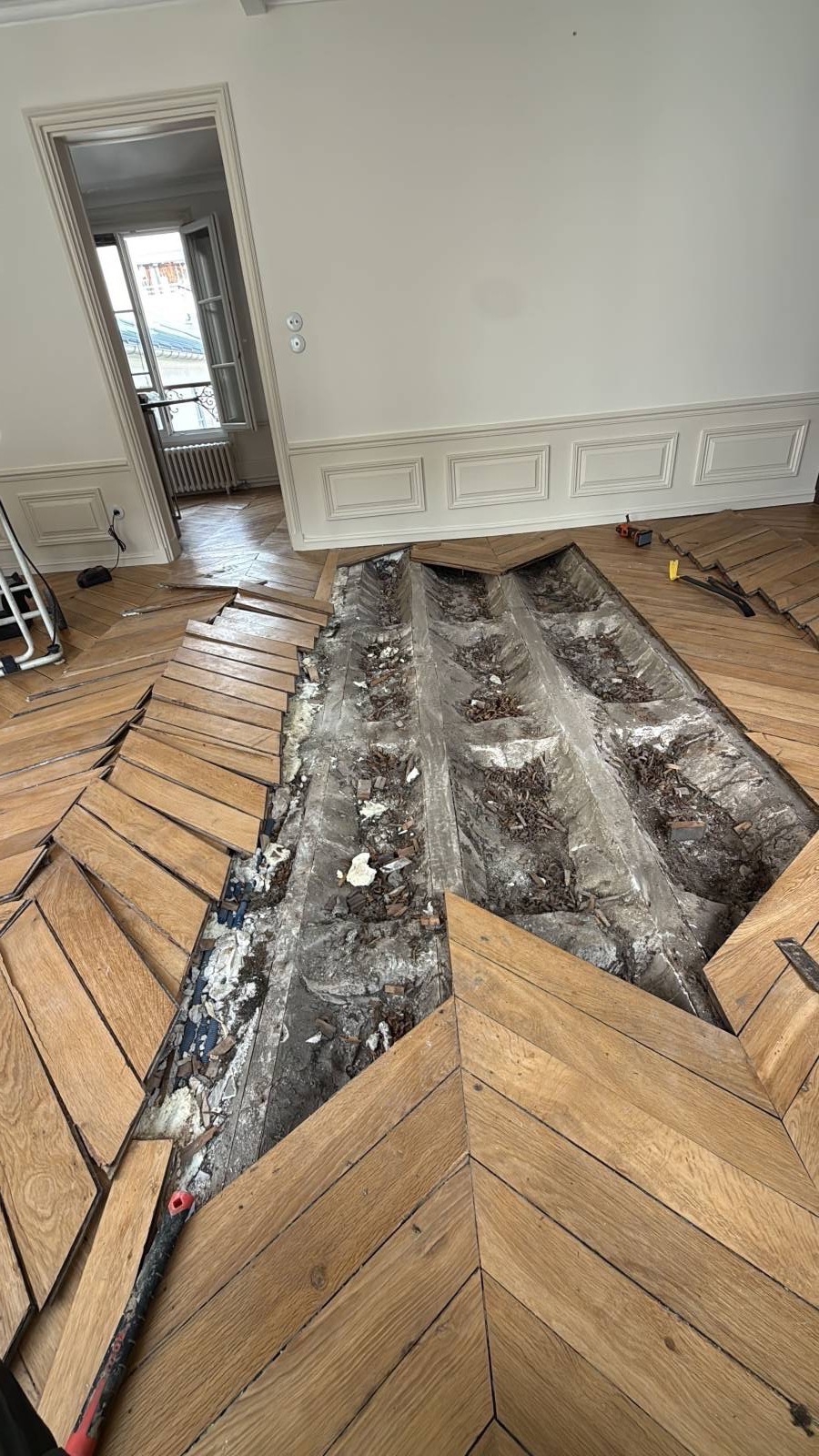 découvrez nos services professionnels de rénovation de parquet dans le 14ème arrondissement de paris. remettez à neuf vos sols en bois avec expertise et soin.