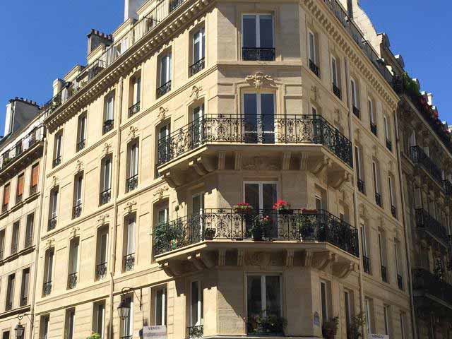 expert en rénovation de pierres à paris, nous redonnons vie à vos façades et monuments avec savoir-faire et respect du patrimoine.
