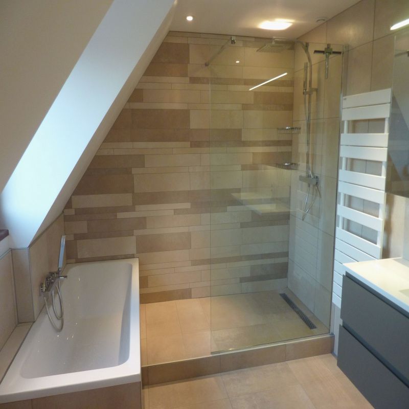 renovation salle de bain 5m2 avec baignoire 2 découvrez nos conseils et idées pour la rénovation d'une salle de bain de 5m2 avec baignoire, alliant fonctionnalité et style dans un espace réduit.