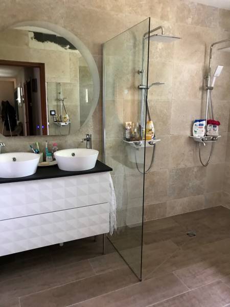 découvrez nos solutions de rénovation pour une salle de bain de 6m2, alliant design, fonctionnalité et optimisation de l'espace pour un intérieur moderne et confortable.