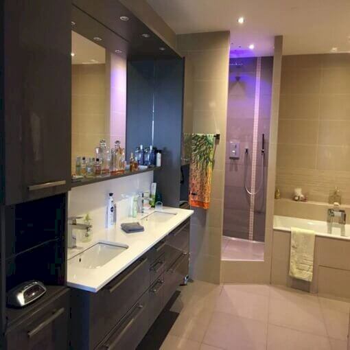 découvrez notre expertise en rénovation de salle de bain moderne à nandy. transformez votre espace avec design, confort et matériaux de qualité pour un résultat élégant et fonctionnel.