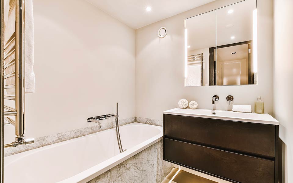 expert en rénovation de salle de bain à paris, nous transformons votre espace avec des matériaux de qualité et un savoir-faire professionnel pour un résultat moderne et fonctionnel.