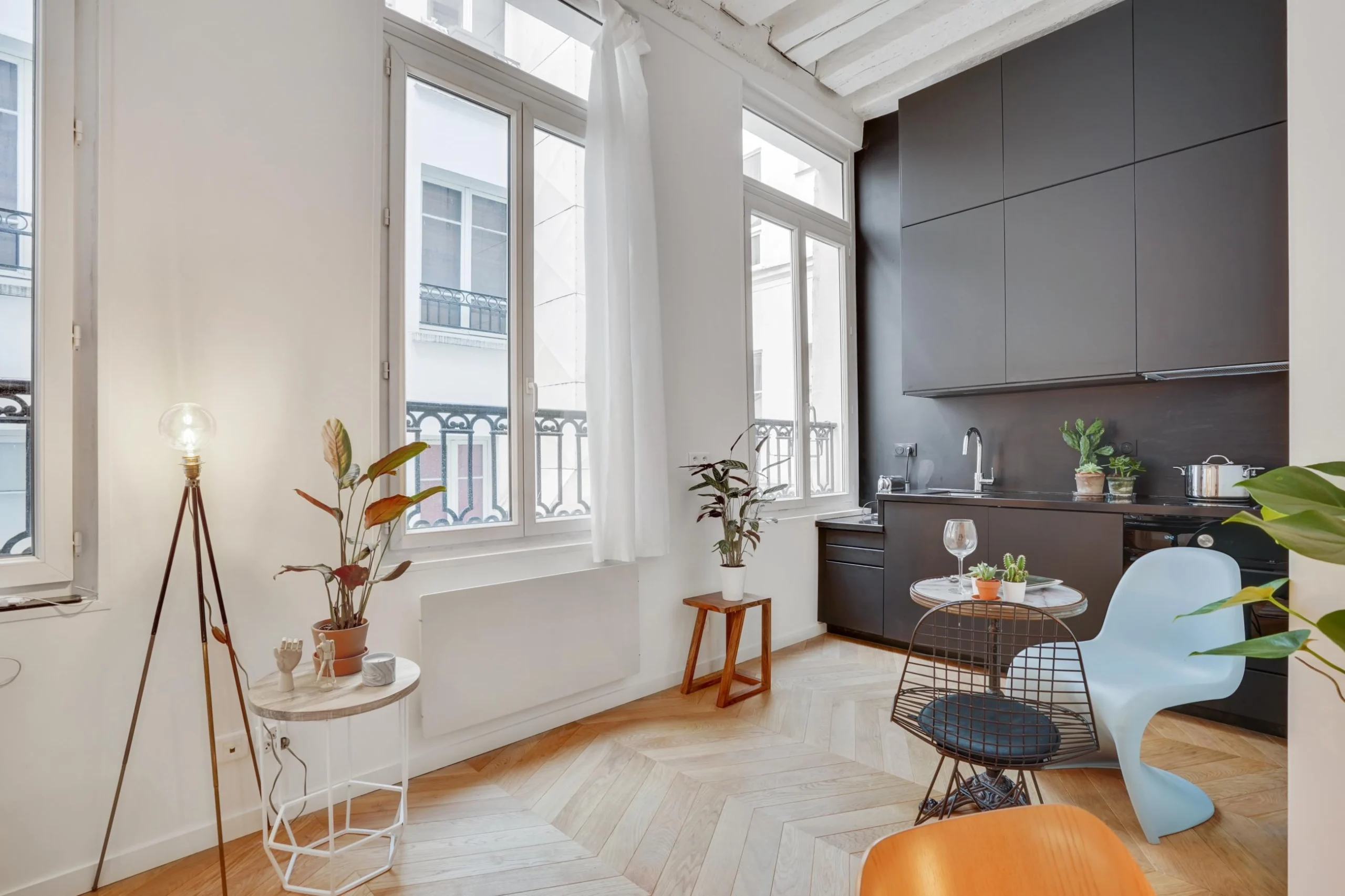 découvrez nos services experts en rénovation de studio à paris pour transformer votre espace en un lieu moderne et fonctionnel. devis rapide et réalisation professionnelle.