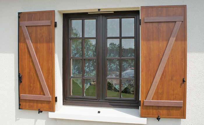 expert en rénovation de volets en bois à paris, nous redonnons vie à vos volets grâce à un savoir-faire artisanal et des matériaux de qualité. intervention rapide et résultats durables.