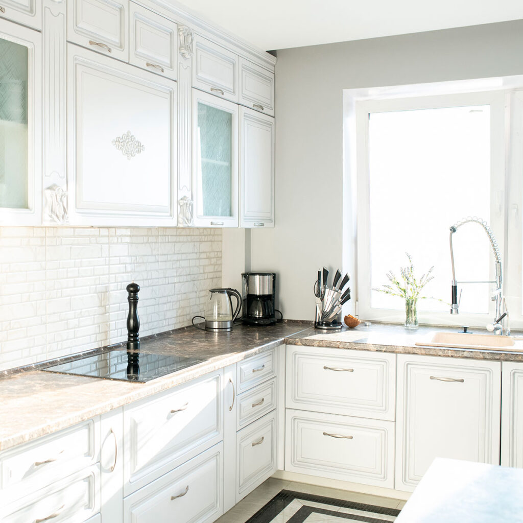 découvrez nos astuces et conseils pratiques pour rénover votre cuisine avec style et efficacité. transformez votre espace culinaire selon vos envies et votre budget.