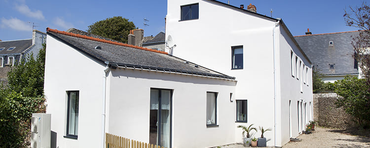 découvrez les tarifs de rénovation maison au m² et comment établir un budget précis pour vos travaux. guide complet pour bien planifier vos rénovations.