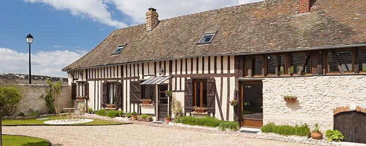 découvrez comment rénover votre maison pour en valoriser l'esthétique et sécuriser votre habitation grâce à des conseils pratiques et des solutions adaptées.