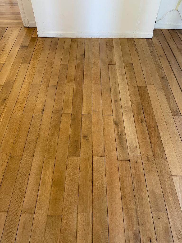 service professionnel de rénovation de parquet à paris 14ème. redonnez vie à vos sols avec une finition de qualité, adaptée à votre intérieur.