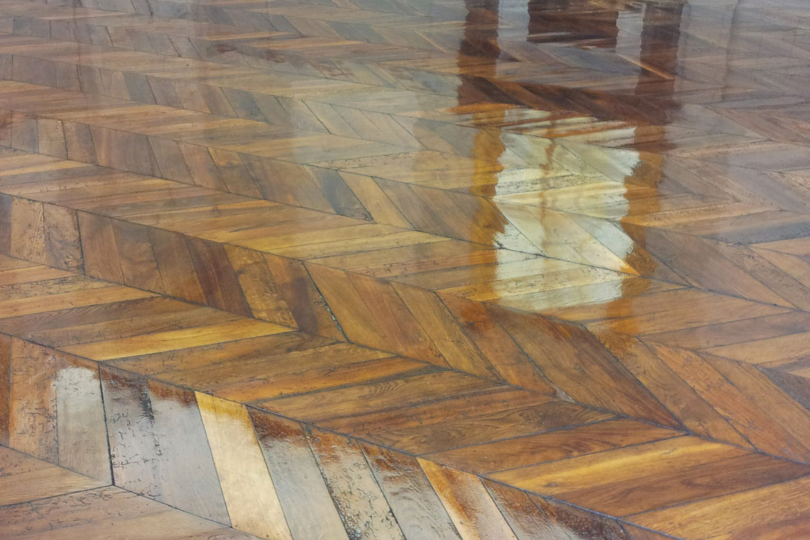 services professionnels de rénovation de parquet à paris et en normandie, pour redonner vie et éclat à vos sols en bois.