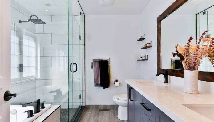 découvrez des astuces et solutions économiques pour rénover votre salle de bain pas cher, alliant style et budget maîtrisé.