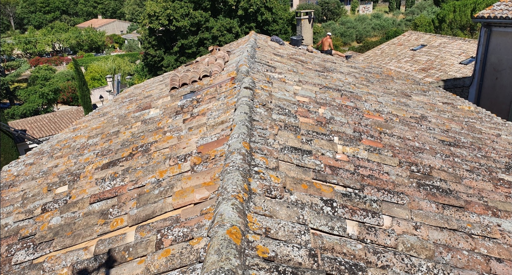 découvrez nos conseils et astuces pour rénover votre toiture ancienne efficacement, améliorer l'isolation et prolonger sa durée de vie.