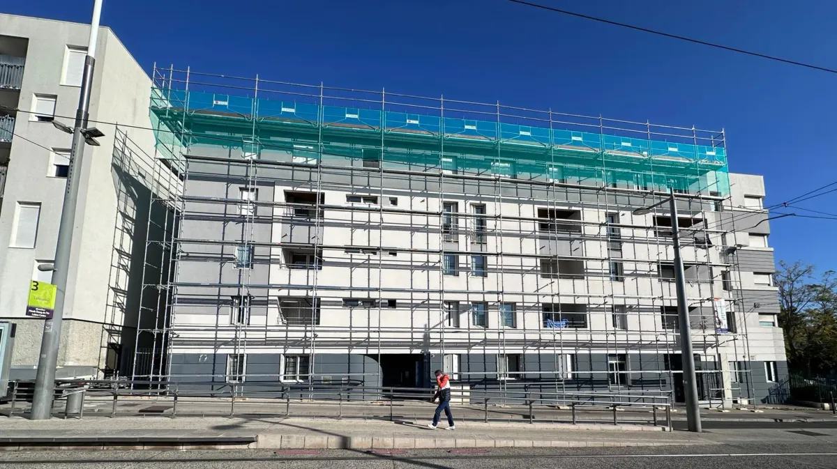 découvrez nos conseils pour réussir votre rénovation après une surélévation à paris 11, alliant design, qualité et respect des normes.