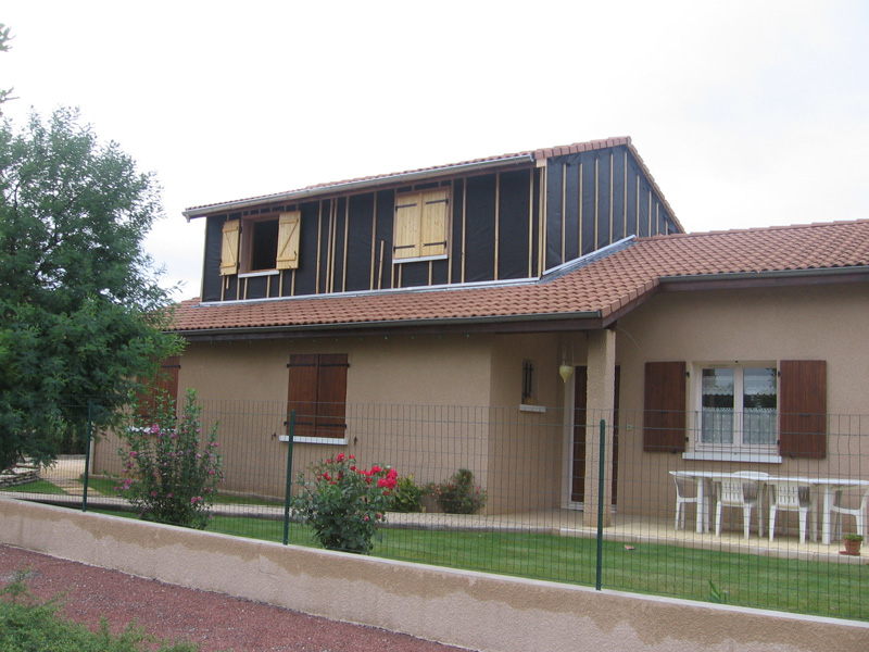 découvrez les avantages de la surélévation bois pour agrandir votre habitat de manière écologique, esthétique et durable. solutions sur-mesure adaptées à vos besoins.