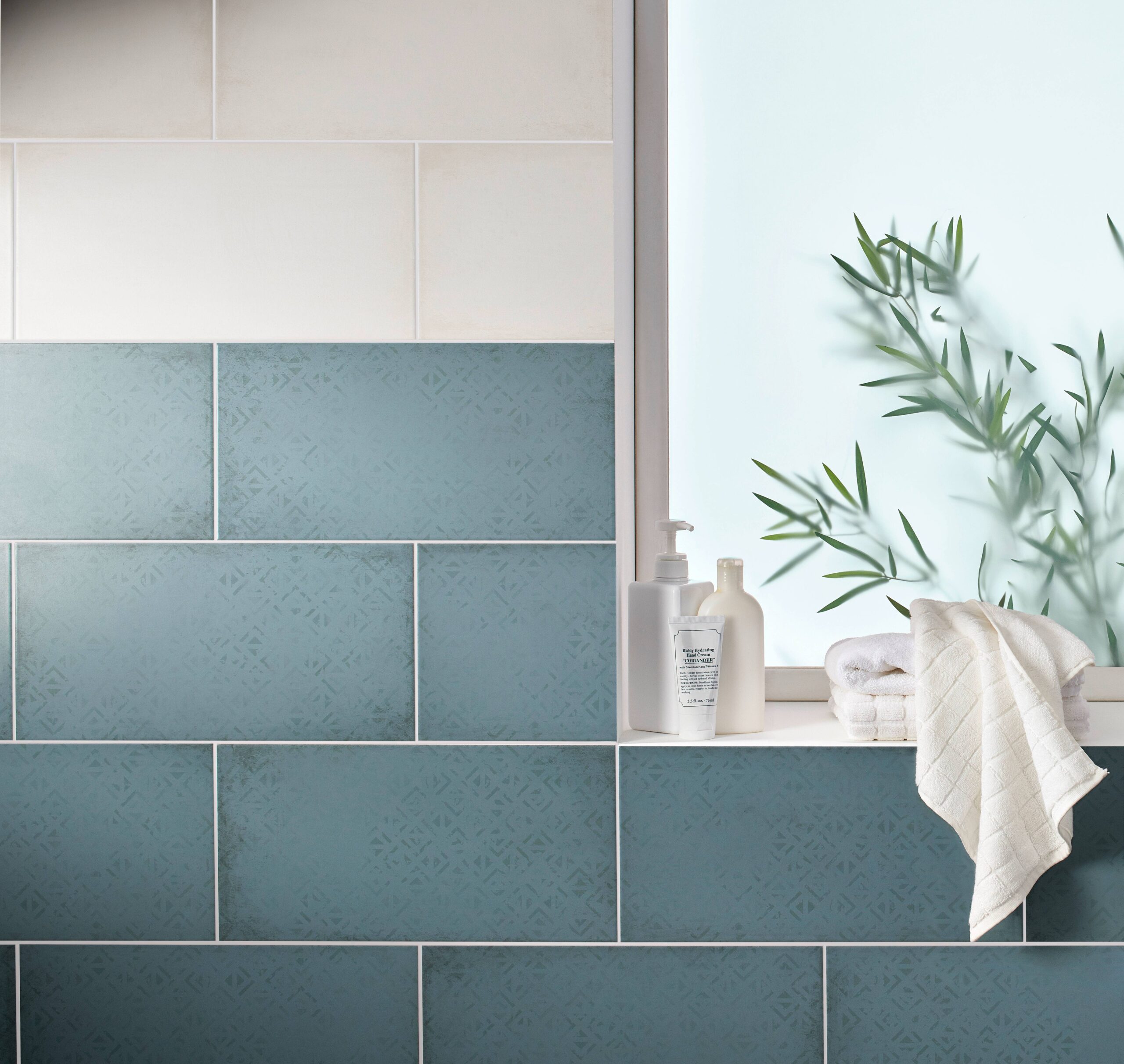 découvrez le temps de pose idéal pour le carrelage de votre salle de bain et assurez une finition parfaite et durable.